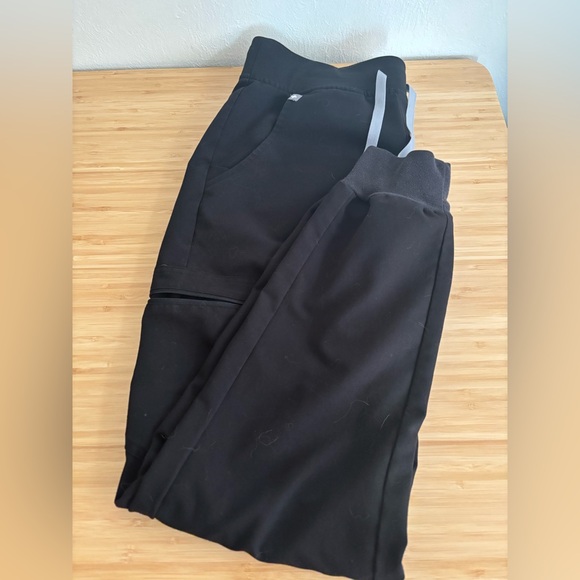 FIGS scrubs set! 🖤 - Picture 2 of 4